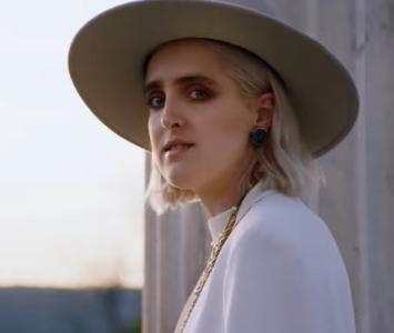 La cantante lanzó el video de su nuevo tema.