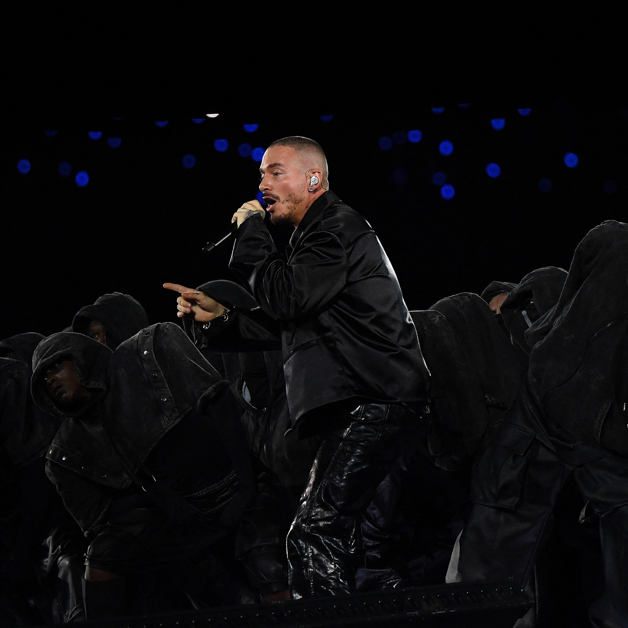 ¿J Balvin traerá invitados a su gira por Colombia en 2026? Esto respondió el cantante