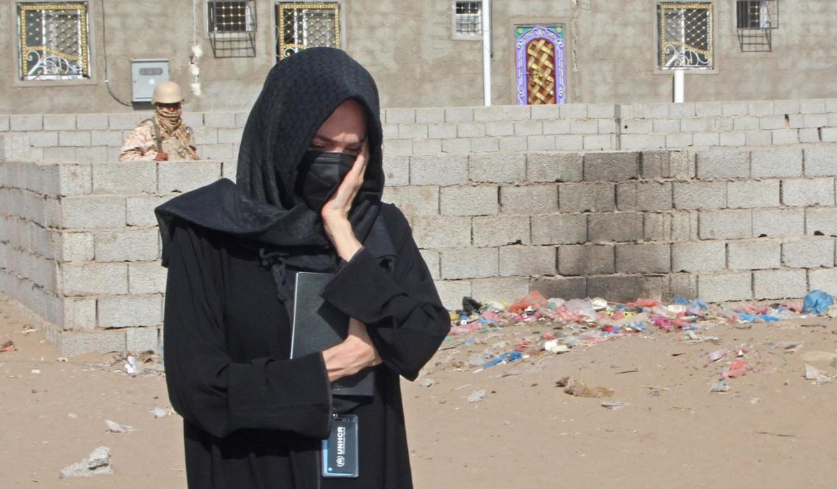 Angelina Jolie visitando Yemen muestra dolor