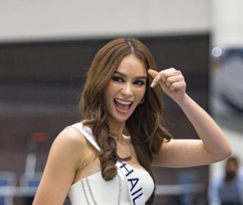 Miss Tailandia: Ana Sueangman con vestido de latas