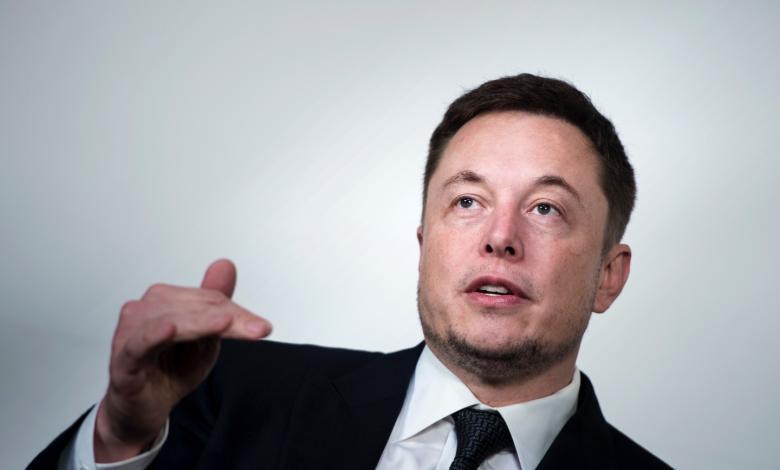 Elon Musk es forzado a renunciar a Tesla