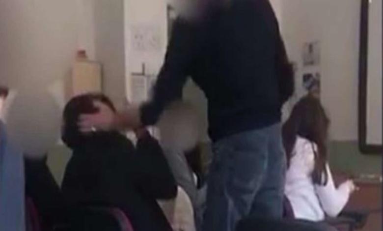 [Video] Profesor golpeó alumno por negarse a usar mascarilla