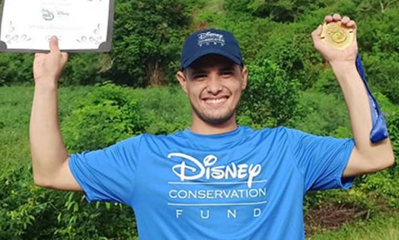 Universitario colombiano es reconocido por Disney como héroe ambientalista