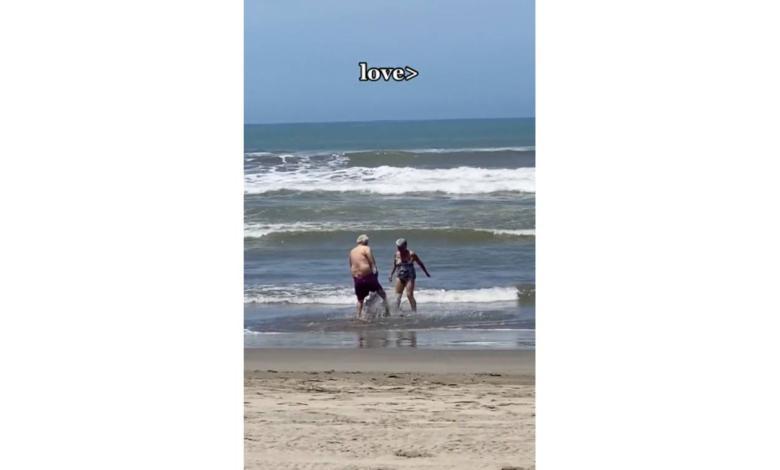 Abuelitos virales por video en la playa