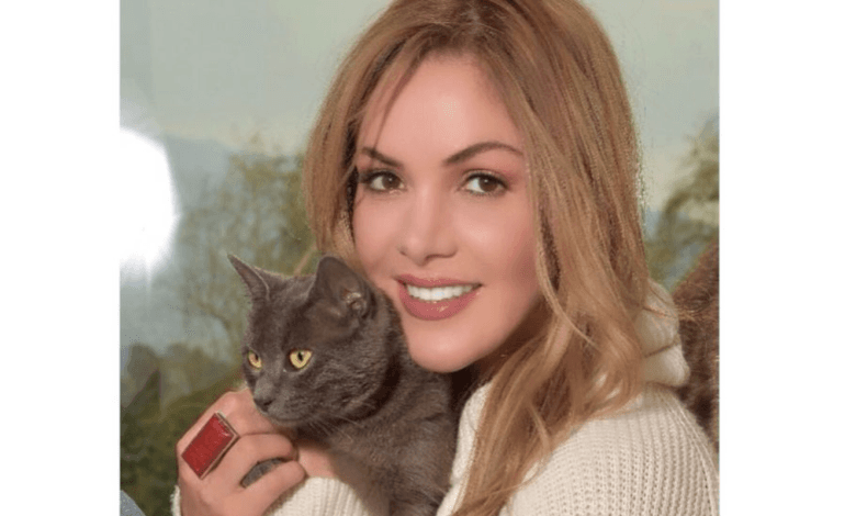 Nataly Umaña posado con su gato