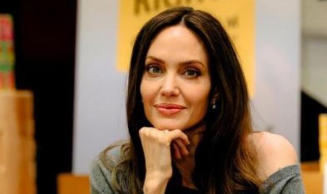 Angelina Jolie sufrió de parálisis tras terminar su relación con Brad Pitt