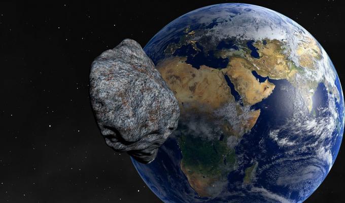 Asteroide en curso a la Tierra