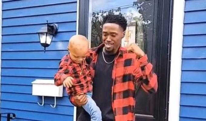 Con emotivo baile padre celebró que su pequeño hijo venció el cáncer