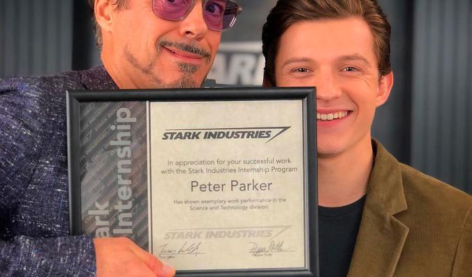 Tony Stark cuida de Peter Parker 