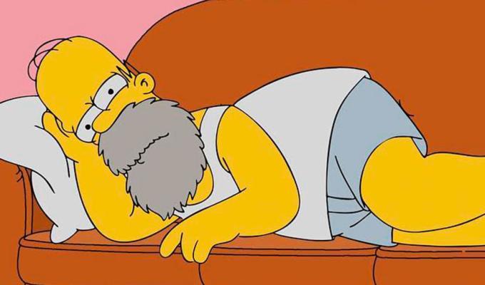 Homero Simpson en el sofá