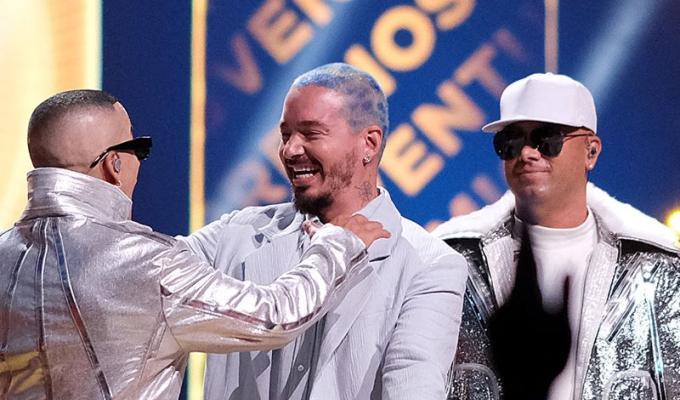 J Balvin y Wisin y Yandel en los Premios Juventud