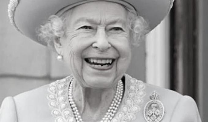 reina Isabel II 