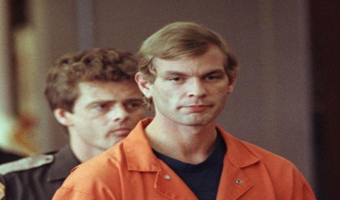 Jeffrey Dahmer: por qué obligaba a sus víctimas a ver 'El exorcista III' 