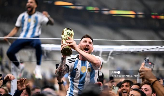 Messi levanta la Copa del Mundo