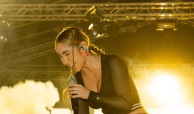 Paola Jara en concierto