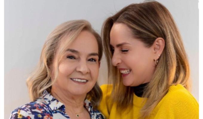 Carmen Villalobos y su mamá