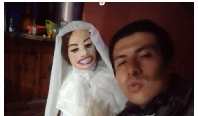 Cristian Montenegro se casó con su muñeca de trapo