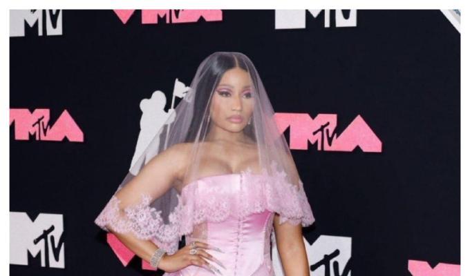 MTV VMA’s 2023: Nicky Minaj vestido que usó y casi se cae