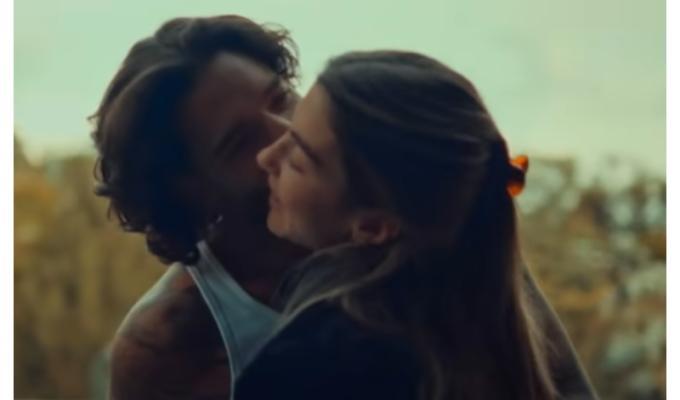 Maluma y Susana Gómez serán papás: video donde le besa la pancita