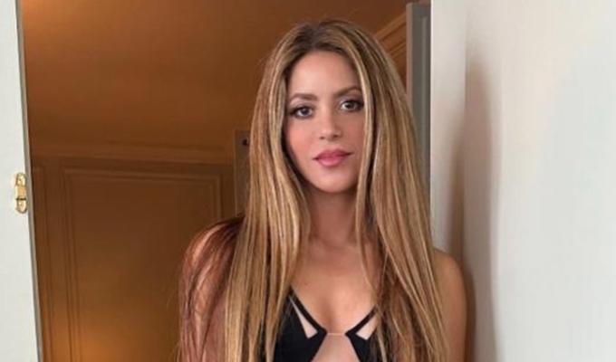 Shakira foto de su cara con cabello rubio
