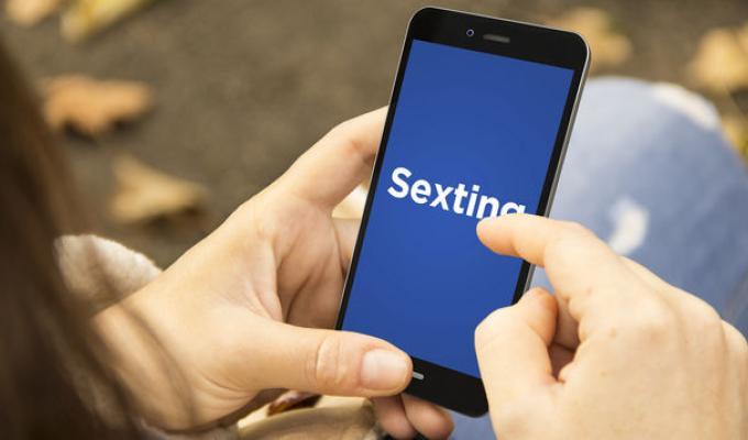sexting.jpg