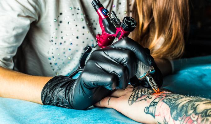 woman-tattooer.jpg