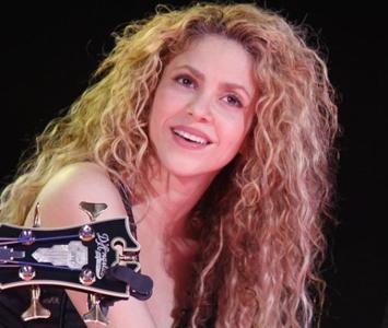 Shakira es vista con otro hombre en medio de separación con Piqué
