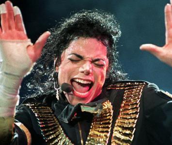 Michael Jackson durante una presentación en Singapore de 1993 (Dangerous Tour)