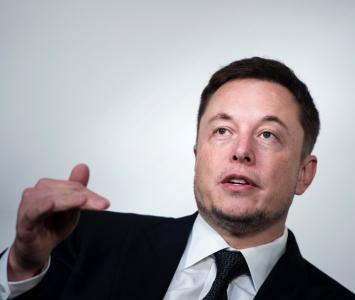 Elon Musk es forzado a renunciar a Tesla