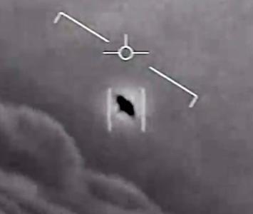 Pilotos de la Marina de Estados Unidos reportaron avistamientos de OVNI. Esta es una de las imágenes
