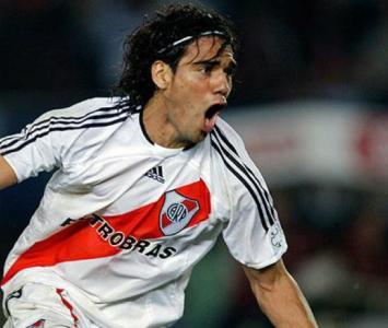Falcao García jugando para River Plate