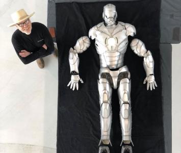 Adam Savage y armadura de Iron Man
