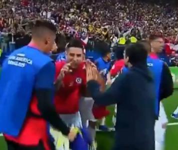 Erick Pulgar y su celebración tras clasificación de Chile ante Colombia