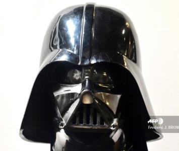 Subastan casco de Darth Vader