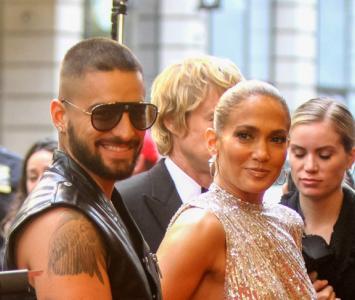 Maluma y Jennifer Lopez en el rodaje de la película 'Marry Me'. 