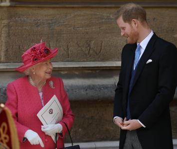 Reina Isabel y Príncipe Carlos 