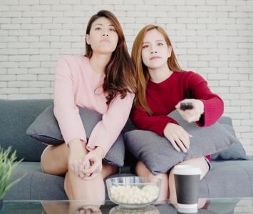 Mujeres viendo películas 