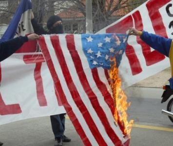 Banderas quemadas de Estados Unidos