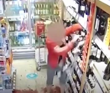 Mujer destroza una tienda porque le piden respetar normas de bioseguridad