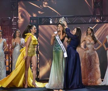 Coronación de Laura Olascuaga como Miss Universe Colombia