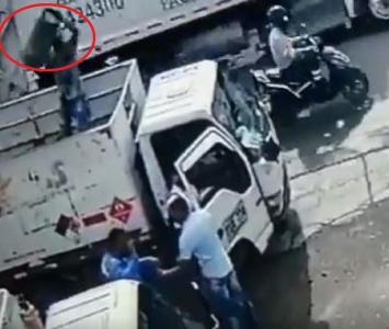 Vendedor de gas le lanzó cilindro en la cabeza a ladrón para evitar robo