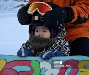 Wang Yuji, la bebé china que hace snowboard