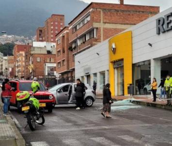 Estrelló su carro nuevo sacándolo del concesionario en Bogotá