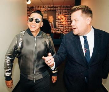 Daddy Yankee junto a  James Corden
