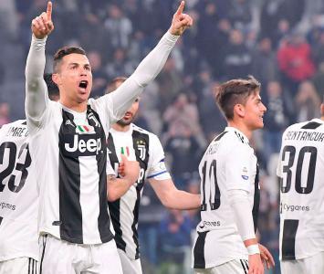 Cristiano Ronaldo juega con la Juventus