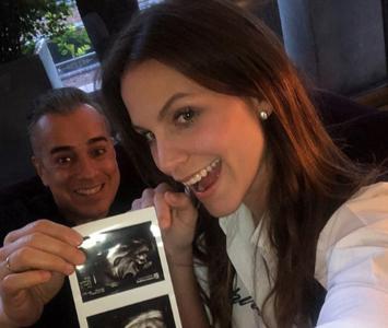 Esposa de Jorge Enrique Abello responde reproches por su segundo embarazo