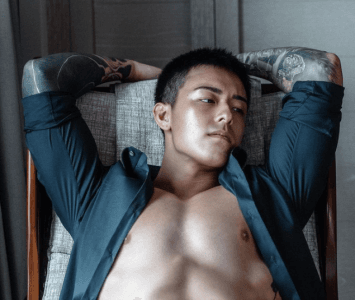 Titus Low- modelo OnlyFans