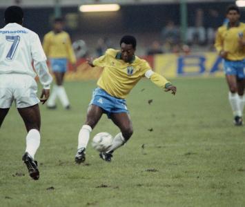Falleció Pelé: jugó contra equipos colombianos 