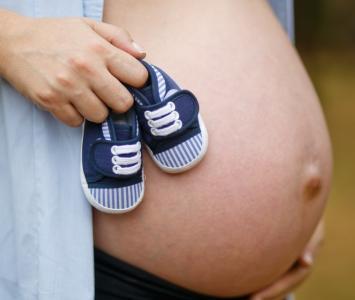 Mujer embarazada imagen de referencía