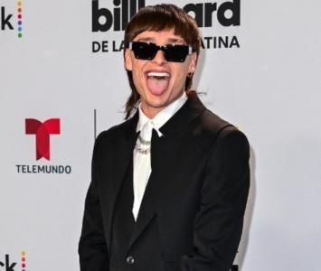 Peso Pluma durante la alfombra roja de los Billboard Latin Music Awards 2023